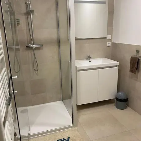 Flat Apartment *
